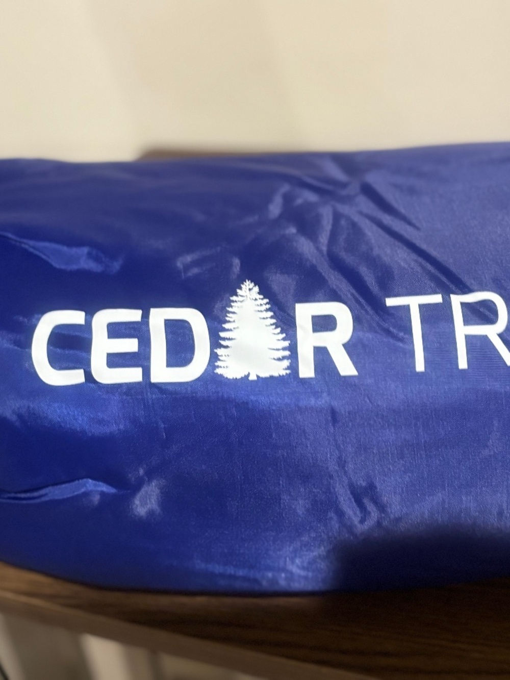 NEW WITH TAGS CEDAR TRAIL SLEEPING BAG